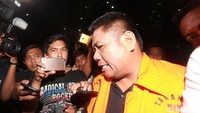 Kalau sudah ketangkep basah gini masih mau ngelak?