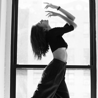 Seperti inilah penampilan Kaia Gerber yang sering disebut netizen terlalu kurus. Tak jarang pengguna Instagram menuliskan komentar mengenai betapa kurusnya tubuh Kaia. Gadis yang malang…Kamu terlalu kurus, demikian salah satu komentar netizen. Foto: Dok. Instagram @kaiagerber