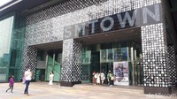 Setelah makan siang, mereka beranjak ke SM TOWN COEX Atrium di Seoul. Inilah tempatnya bintang-bintang K-Pop dari SM Entertainment (Afif Farhan/detikcom)