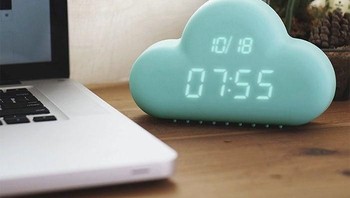 Cloud. Sesuai namanya, alarm ini berbentuk seperti awan. Kita bisa mengaktifkannya dengan tiga cara: dengan kontrol suara, dengan menggoyangkannya atau menepuknya. Foto: Gearbest