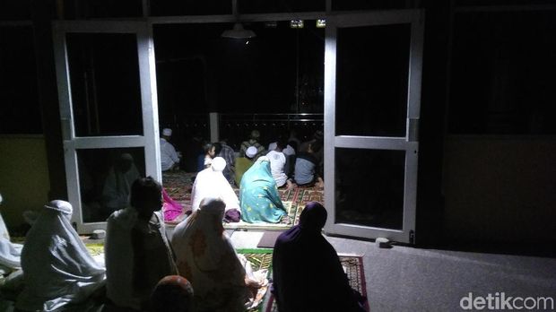 Salat tarawih digelar di lantai 2 masjid
