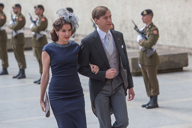 Kisah cinta Tessy dan Pangeran Louis sempat menjadi kontroversi. Pangeran Louis menghamili Tessy saat usianya masih 19 tahun. Beberapa bulan setelahnya, tepatnya pada 29 Maret 2006, keduanya dinikahkan. Foto: dok. Getty Images