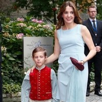 Dia tak masalah tidak memiliki gelar kerajaan, menurutnya itu tidak akan berpengaruh pada pekerjaannya. Menurutku memiliki gelar memberikanku ruang. Orang akan lebih mau mendengarkan. Itu bagus, namun gelar bukanlah identitasku. Dan sejauh ini aku menyadari bahwa setiap wanita memiliki hati yang royal, mereka seorang pahlawan, ucap Tessy. Foto: dok. Getty Images