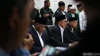 Sidang Isbat penentuan awal Ramadhan dihadiri sejumlah tokoh di antaranya dari PBNU, PP Muhammadiyah, MUI, Ketua Komisi VIII DPR Ali Taher dan Imam Besar Istiqlal Nasaruddin Umar. Hadir pula Duta Besar negara-negara sahabat, LAPAN, BMKG, Pejabat Eselon I dan II Kementerian Agama serta Tim Hisab dan Rukyat Kementerian Agama.