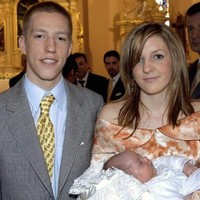 Karena perkara tersebut, Pangeran Louis tidak menerima gelar Duke dari kerajaan Luxembourg. Dia dan Tessy pun pindah ke London untuk sekolah. Keduanya sama-sama lulus di 2014. Tessy jadi wanita yang aktif dengan karier yang bagus, sementara Louis kebingungan dengan hidupnya yang sulit mendapatkan pekerjaan. Foto: dok. Getty Images