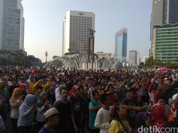 Menteri Pertahanan Ryamizard Ryacudu sosialisasi bela negara demi persatuan bangsa di kawasan Car Free Day (CFD), Bundaran HI, Jakarta Pusat (Adhi-detikcom).