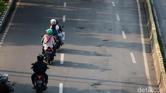 Pemprov DKI Mulai Perbaiki Jalan Berlubang di Gunung Sahari