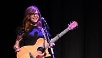 Lagu tersebut menjadi soundtrack film Reality Bites (1994). Belum lama ini Lisa Loeb tampil membawakan kembali lagu tersebut setelah 25 tahun dirilis. (Photo by Theo Wargo/Getty Images for Tribeca Film Festival)