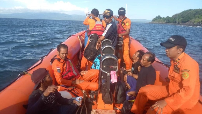 KM Dharma 3 GT Tenggelam Dihantam Ombak di Perairan Bima, 3 ABK Selamat KM Dharma 3 GT Tenggelam Dihantam Ombak di Perairan Bima, 3 ABK Selamat
