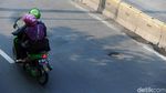Foto: Lubang-lubang di Jalan Gunung Sahari Jakarta