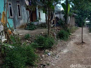 Timses Caleg di Sukabumi Patok Jalan Gegara Jagoannya Kalah