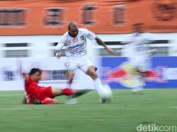 Hingga babak pertama berakhir tak ada gol yang tercipta.