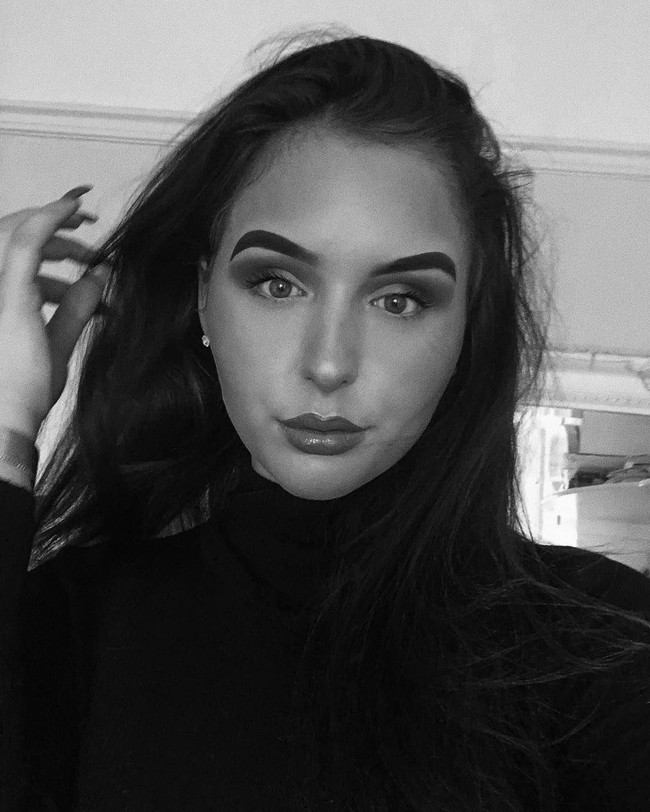 Jujur saja aku masih kaget. Aku sangat bersyukur karena Asos. Mereka mengendalikan sesuatu yang negatif menjadi positif, ucap wanita asal Lincoln, Inggris itu.  Foto: dok. Instagram @thealaurynchippendale