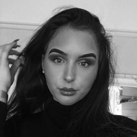 Jujur saja aku masih kaget. Aku sangat bersyukur karena Asos. Mereka mengendalikan sesuatu yang negatif menjadi positif, ucap wanita asal Lincoln, Inggris itu.  Foto: dok. Instagram @thealaurynchippendale