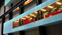 Pembangkit ini berhenti beroperasi sejak 1981 hingga akhirnya disulap pada tahun 2000. Darrell Godliman/Archdaily.