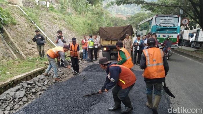 Perbaikan Jalan di Nagreg Ditargetkan Selesai Sebelum Mudik