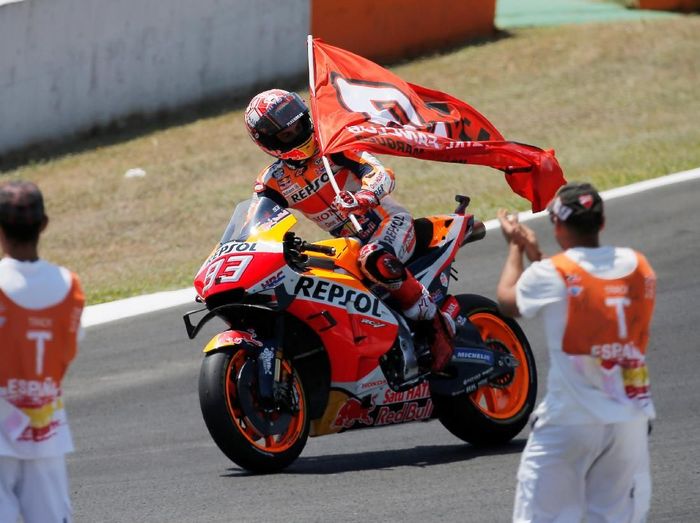 Rider Honda, Marc Marquez, merayakan kemenangan di MotoGP Spanyol. (Foto: Jon Nazca/Reuters) Rider Honda, Marc Marquez, merayakan kemenangan di MotoGP Spanyol. (Foto: Jon Nazca/Reuters)