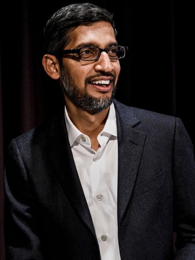 Enam bulan keduanya tidak berhubungan, namun nyatanya hal tersebut tidak berpengaruh pada hubungan mereka. Sundar akhirnya memilih untuk menikahi Anjali dan mengajaknya untuk tinggal di Amerika Serikat.  Foto: dok. Getty Images