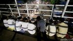 Jemaah Membludak, Warga Salat Tarawih di JPO Pasar Gembrong