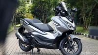 Skutik ini mengusung desain ala motor premium dengan bodi yang bongsor. Motor dirancang tampak elegan dan mewah. Rangga Rahadiansyah/detikcom.