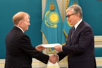 Kazakhstan Ketahuan Photoshop Wajah Presidennya Agar Tampak Awet Muda