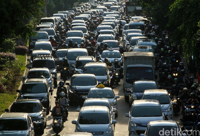 Mobil Tua Dibatasi di Jakarta Demi Tekan Polusi
