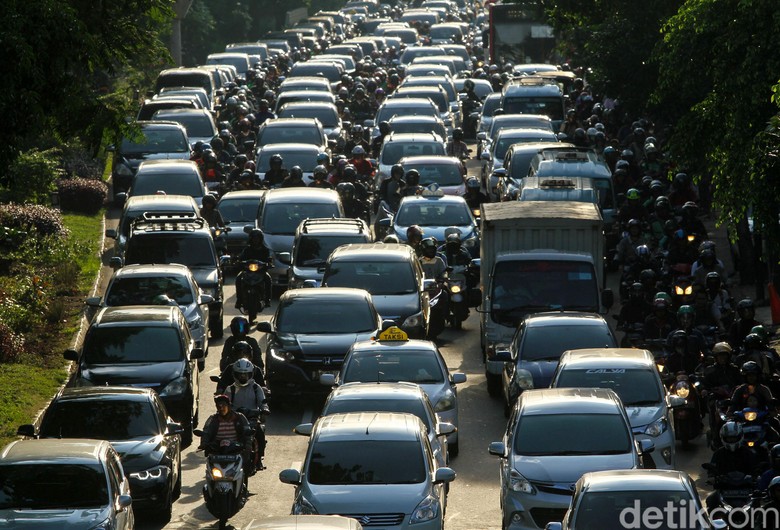 Macet Jakarta. Foto: Rifkianto Nugroho Macet Jakarta. Foto: Rifkianto Nugroho