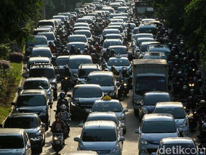 Seberapa Besar Nyali Anies Batasi Sepeda Motor Penyebab Polusi?
