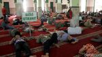 Potret Ramainya Masjid Al Mamur Tanah Abang di Hari Pertama Puasa