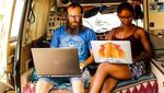 Foto: Pasangan Traveler yang Tinggal di Mobil Van dan Diet Plastik