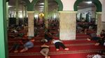 Potret Ramainya Masjid Al Mamur Tanah Abang di Hari Pertama Puasa