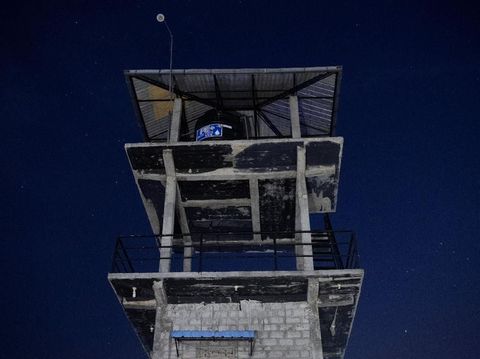Menara pengawas yang ada di dalam kamp pelatihan militan yang ditemukan polisi Sri Lanka