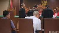 Adhi dan Eko didakwa menerima suap Rp 215 juta dari Ending Fuad Hamidy. Perbuatan pemberian suap yang dilakukan Hamidy bersama-sama dengan Bendahara KONI Johny E Awuy.