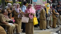 Para pegawai PNS pulang lebih awal selama bulan Ramadhan.