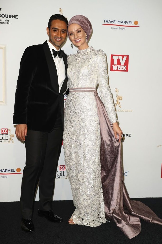 Ibu dua anak ini tidak terlahir sebagai seorang muslimah. Susan berasal dari keluarga Kristen yang taat. Di usia 17 tahun, Susan memiliki resolusi salah satunya ingin mencari tahu tentang agama lain karena ia tidak pernah diberikan pelajaran oleh kedua orangtua mengenai keyakinan lain di luar Kristen. Namun di usia 19 tahun ia memilih masuk Islam. Istri presenter ternama Australia, Waleed Aly, itu memutuskan pindah sebagai muslim setelah belajar tentang banyak agama selama dua tahun. Foto: Getty Images