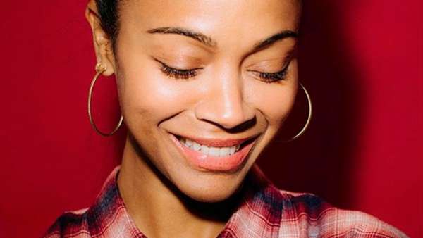 Hijau dan Biru Zoe Saldana di Film Paling Laris Sedunia Hijau dan Biru Zoe Saldana di Film Paling Laris Sedunia