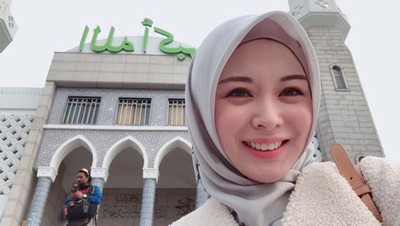 Selebgram Ayana Moon Habiskan Ramadhan di Indonesia dan Malaysia