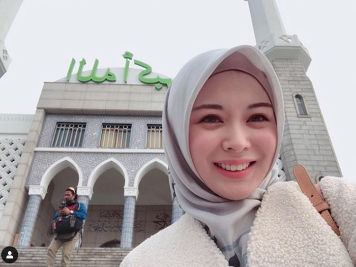 Ayana Jihye Moon, selebgram mualaf asal Korea Selatan.
