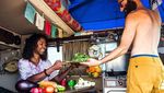 Foto: Pasangan Traveler yang Tinggal di Mobil Van dan Diet Plastik