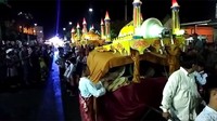 Arakan sahur juga menampilkan berbagai jenis mobil hias yang diisi dengan berbagai pernak-pernik miniatur dan desain-desain bernuansa religi Islam hingga Alquran raksasa.