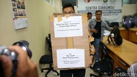 Hingga saat ini, pihaknya belum bisa memastikan form C1 yang ditemukan itu asli atau palsu. Bawaslu akan menginvestigasi C1 tersebut.