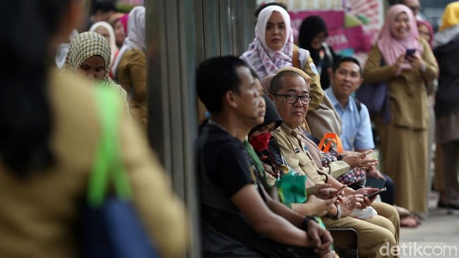 Daftar Orang Terkaya China, PNS Nyinyir di Medsos Bisa Dipecat