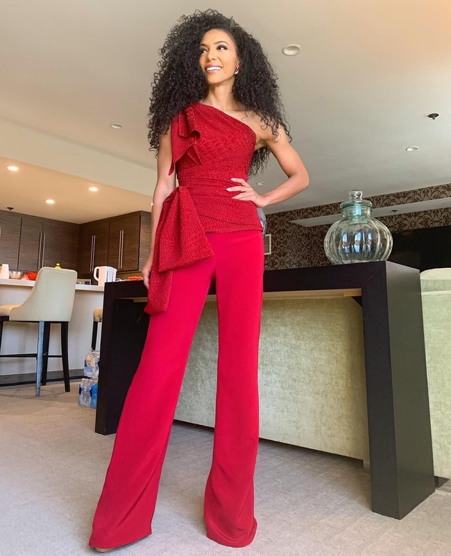 Aku tidak bisa mengatakan kalau kompetisi kecantikan membuatmu cantik, tapi menurutku kompetisi itu mmebuat kamu menjadi lebih percaya diri. Aku tetap anak aneh yang sama seperti dulu. Aku suka membaca buku, tuturnya panjang lebar. Foto: Dok. Getty Images