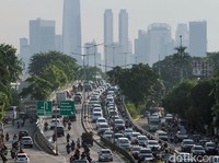 Kurangi Polusi Jakarta dengan Naik Angkutan Umum, Efektifkah?