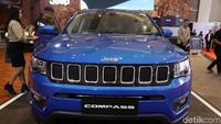 Mobil ini diperlukat dengan mesin 2.4-Liter I4 MultiAir dan transmisi 6 speed manual.