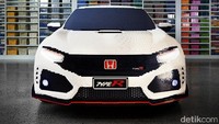 Honda Civic Type R dengan ukuran 1:1 ini dibuat oleh seorang Lego Certified Professional, Ryan McNaugh, yang tinggal di Australia.