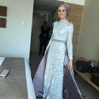 Wanita yang bekerja sebagai dosen Politik dan Sosial di Monash University, Australia itu merupakan tokoh penggerak komunitas muslim Australia yang menjadi perbincangan hangat di media massa setelah berusaha mengubah kebencian menjadi sesuatu yang berguna bagi masyarakat. Foto: Instagram