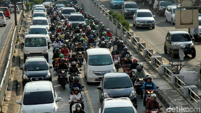 Jokowi ke Fahri Hamzah hingga Zulkifli Hasan: Ibu Kota Jadi Pindah