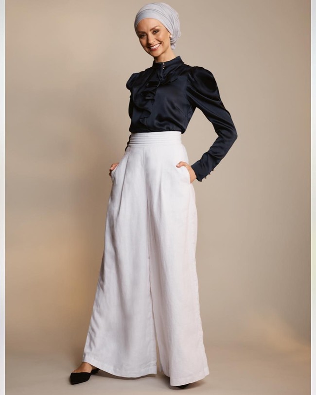 Memeluk agama Islam yang notabene masih menjadi minoritas di Kota Melbourne, Susan mengakui sering menemui tantangan. Namun halangan yang terbesar bagi Susan adalah persepsi orang di sana. Hijab tak pernah membuat saya mundur atau menarik diri. Satu-satunya yang bisa melakukan itu adalah asumsi yang diletakkan orang-orang pada saya. Saya masih bisa melakukan scuba diving, ke universitas, traveling dengan hijab. Hijab adalah hubungan dengan Religius yang menjadi dresscodd muslimah untuk keluar ke masyarakat dan melakukan hal berguna, kata Susan. Foto: Instagram