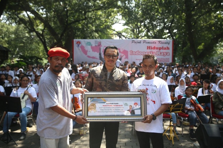 Mainkan Orkestra Indonesia Raya, Komunitas Ini Sabet Rekor MURI Mainkan Orkestra Indonesia Raya, Komunitas Ini Sabet Rekor MURI